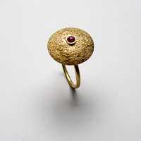 ring gold powder ruby